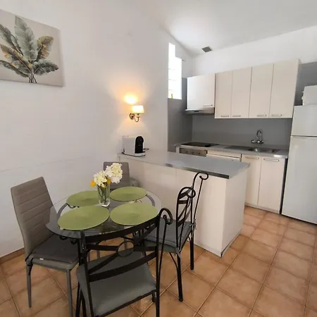 Apartamento Paradero Con Jardin * بلايا ذي لاس أميريكاس